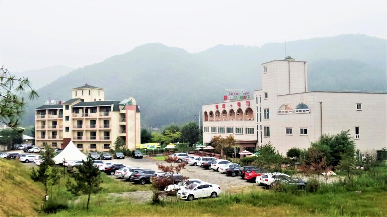 Hongcheon Resortel Exterior foto