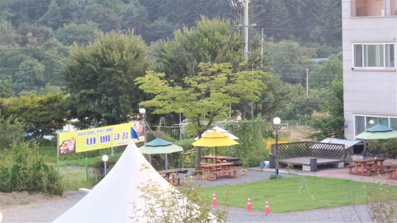 Hongcheon Resortel Exterior foto